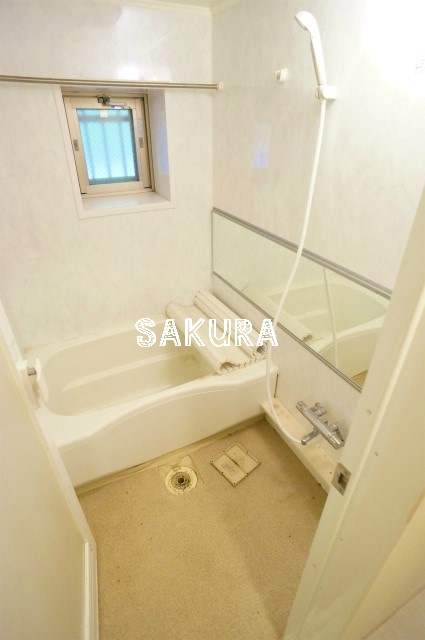 バス・シャワールーム　ご家族や長時間入浴に便利な追い炊き機能付きです♪