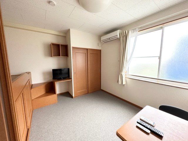 レオパレスボンジュールの居間写真
