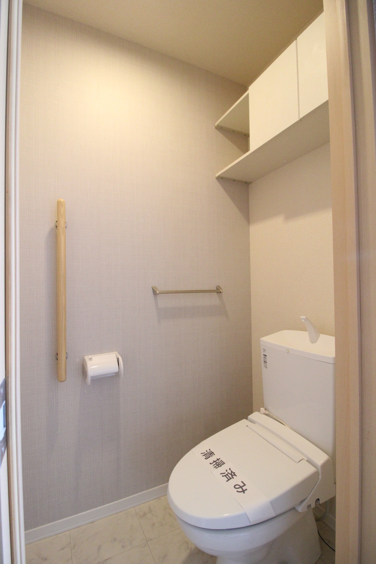 トイレ　シャワートイレ標準完備！！