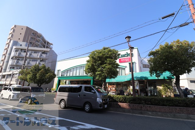 スーパー　ラッキー忍ヶ丘駅前店（スーパー）まで864m