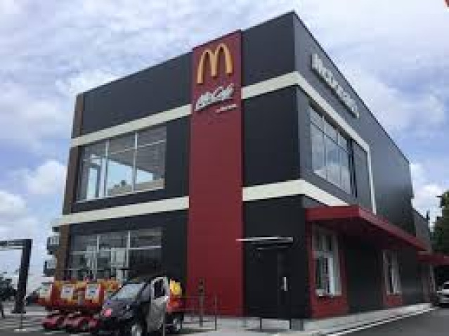 飲食店　マクドナルド浜松柳通り店（飲食店）まで475m