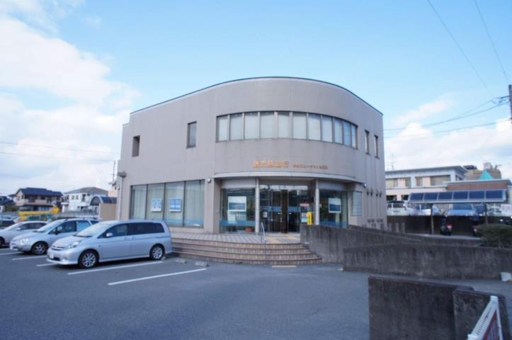 銀行　鹿児島銀行　伊敷ニュータウン出張所（銀行）まで700m