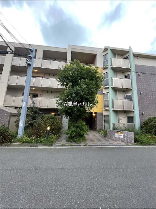 大阪市平野区加美正覚寺のマンションの建物外観