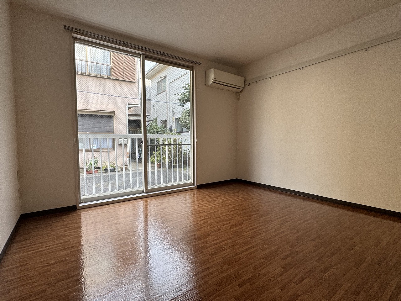 居室・リビング　※別部屋参考写真