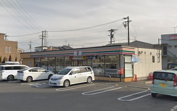 コンビニ　セブンイレブン名古屋草平町店（コンビニ）まで740m