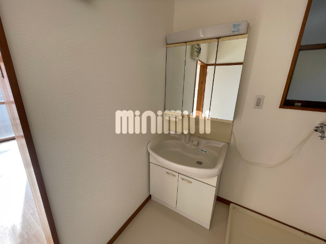 洗面設備　歯磨きや洗顔がこちらでできます。