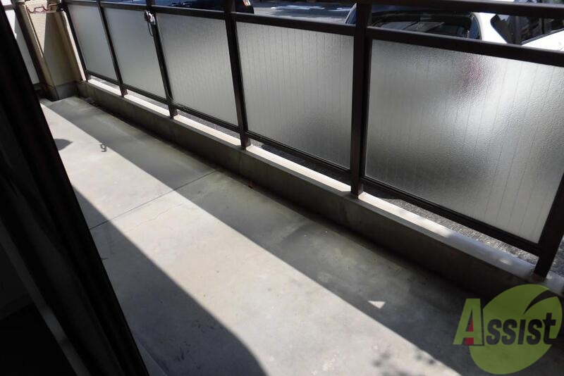 バルコニー　ベランダが広いのでたくさんの洗濯物も安心です