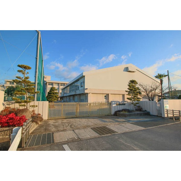 中学校　岡山市立高島中学校（中学校）まで1561m