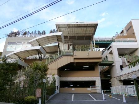 ショッピングセンター　玉川高島屋ショッピングセンターガーデンアイランド（ショッピングセンター）まで731m