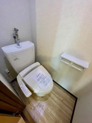 トイレ　温水洗浄便座
