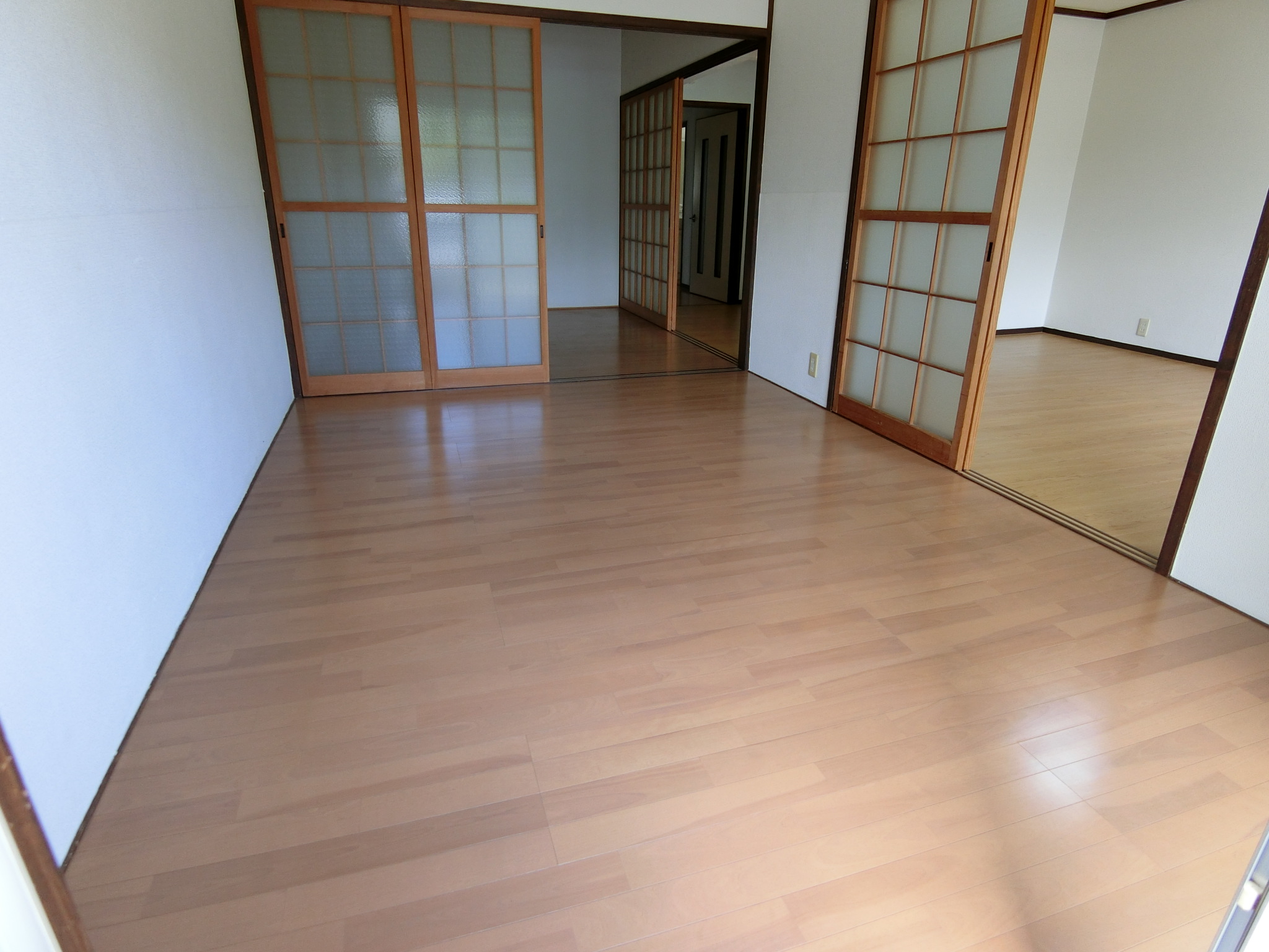 セキュリティ　広々とした洋室
