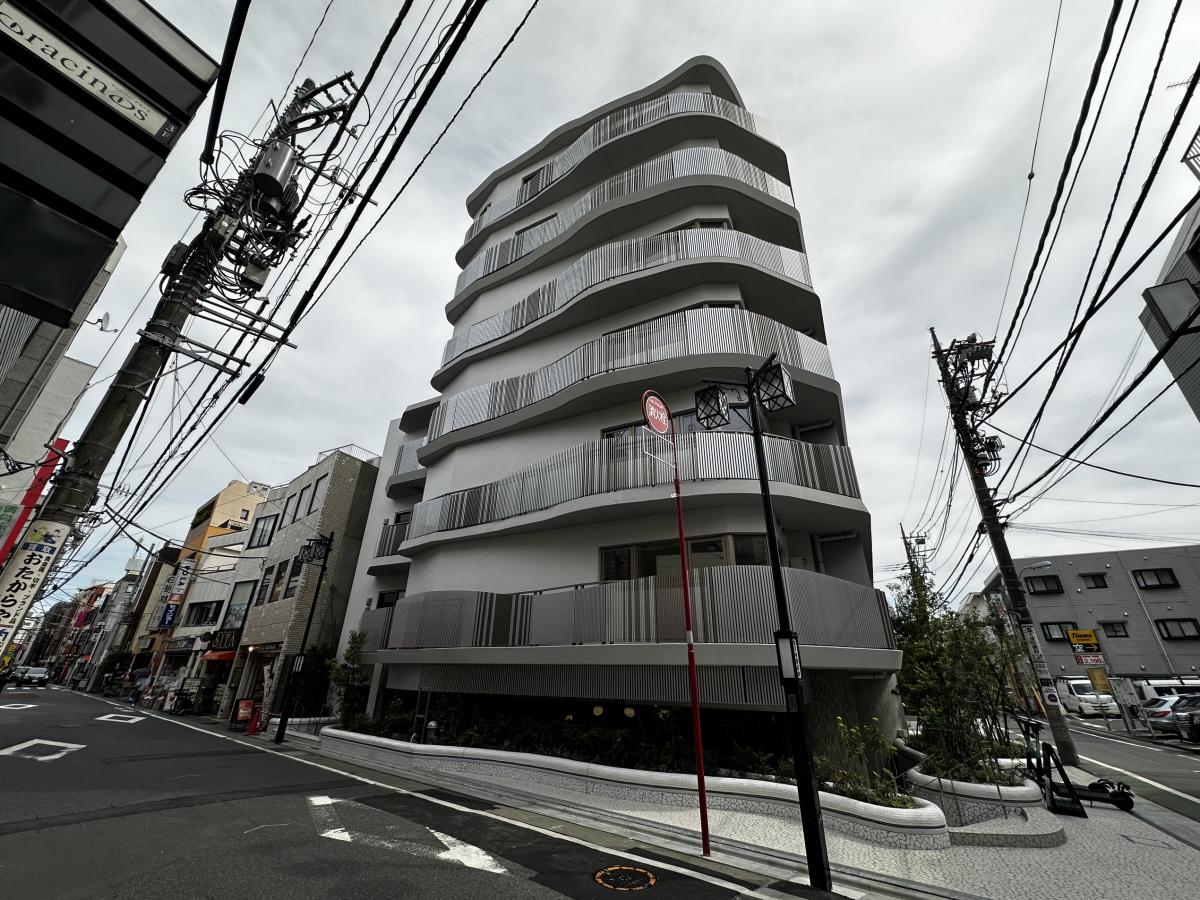 【ザ・パークハビオSOHO祐天寺の建物外観】