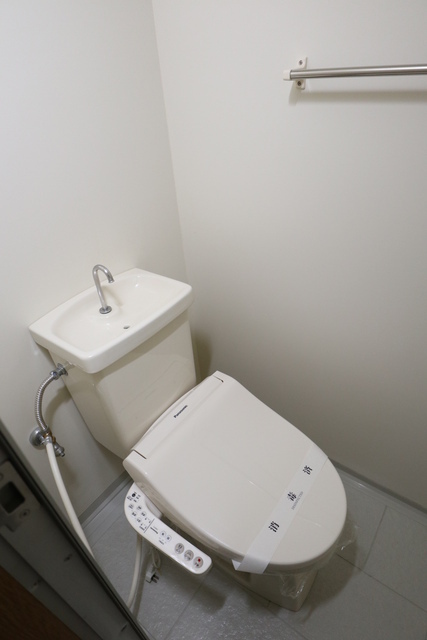 トイレ　温水洗浄便座