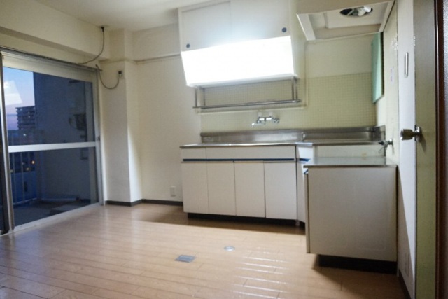 キッチン　同物件別室