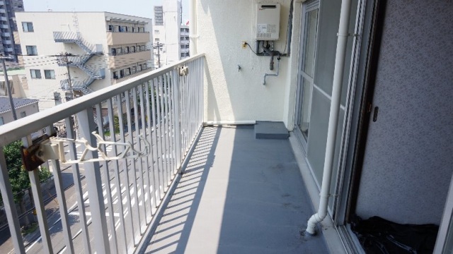 バルコニー　同物件別室