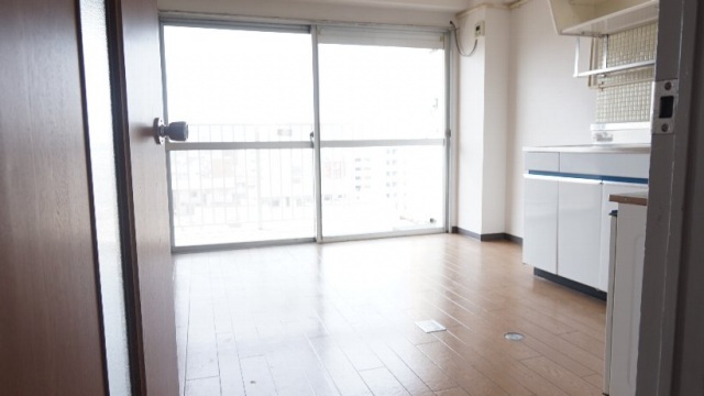 居室・リビング　同物件別室