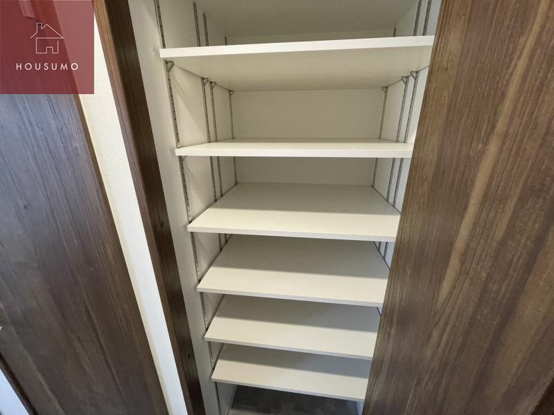 玄関　収納もある玄関です