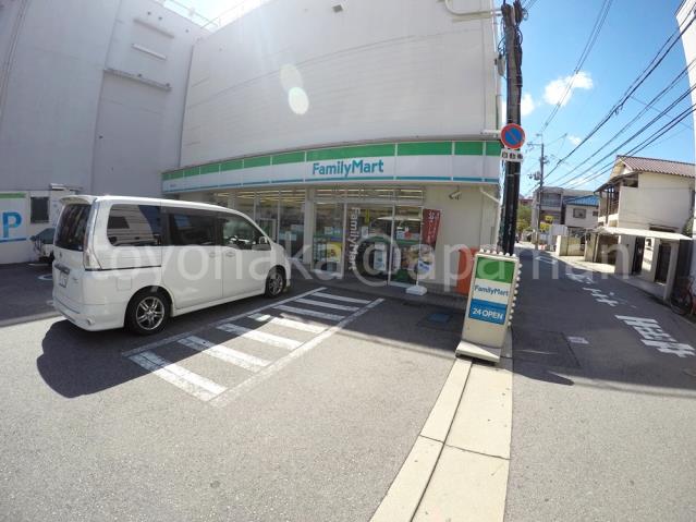 コンビニ　ファミリーマート（コンビニ）まで705m