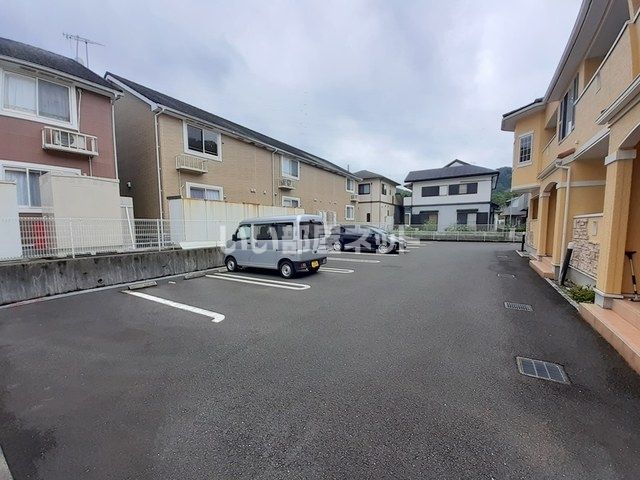 【カーサ・アイ八反田北の駐車場】