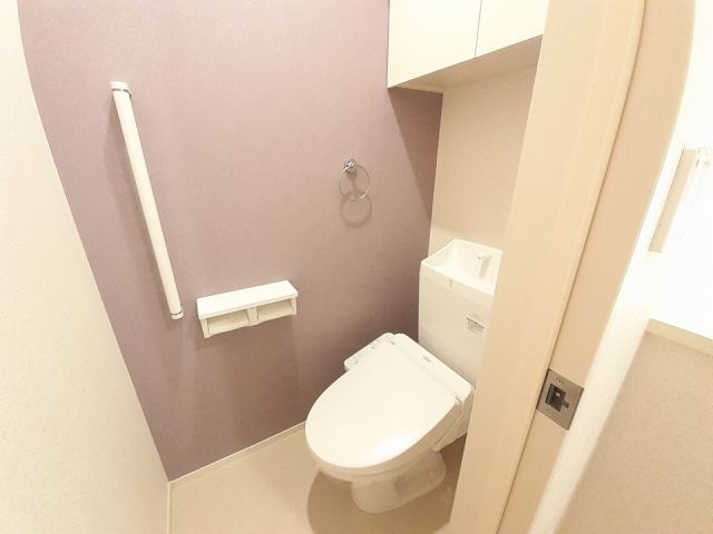 【メゾン・ベル　Iのトイレ】