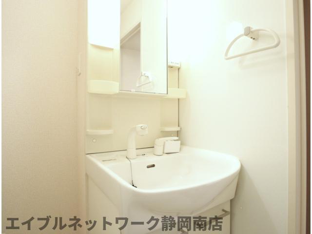 洗面設備　コンパクトで使いやすい洗面所