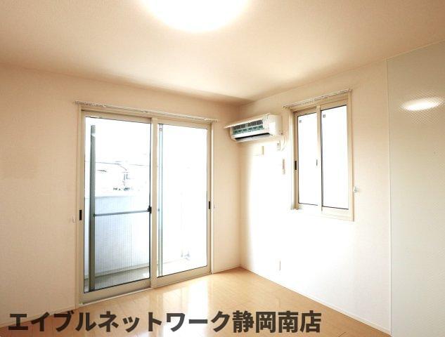 居室・リビング　ゆったり過ごせる居間です