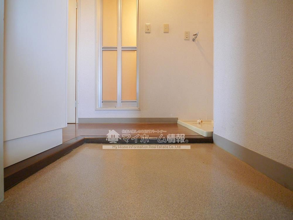 玄関　落ち着いた雰囲気の玄関があなたを出迎えます。