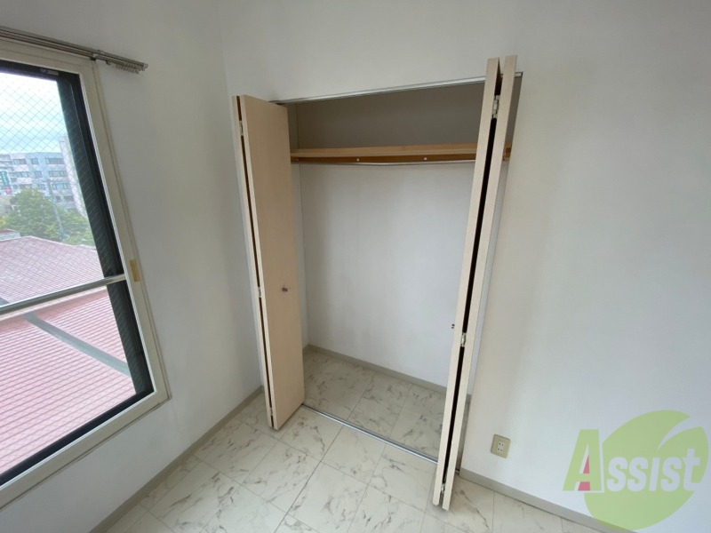 収納　洋室のクローゼットにもたくさん収納出来ますね！