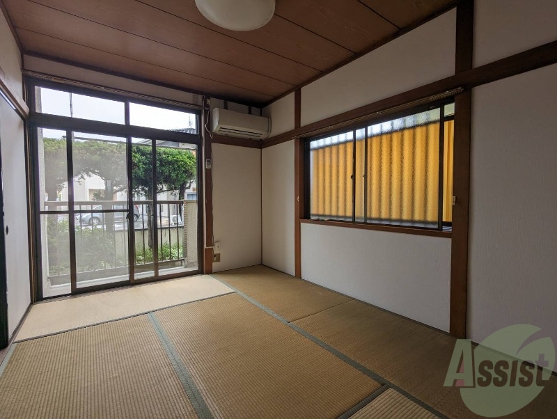 居室・リビング　和室のお部屋で落ち着いた雰囲気でのんびり暮らせますね。