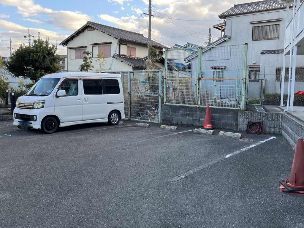 駐車場　駐車場