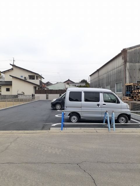 【一宮市木曽川町里小牧のアパートの駐車場】