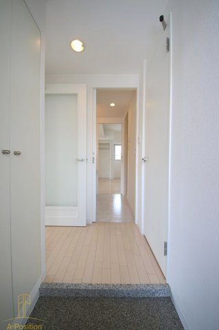 玄関　ドゥーエ谷町