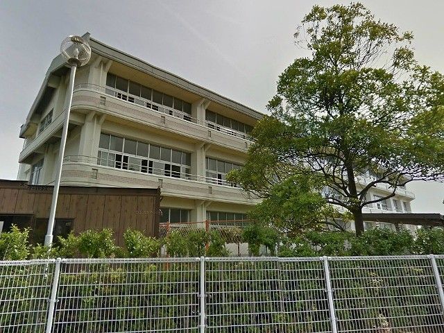 【浜松市浜名区貴布祢のアパートの小学校】