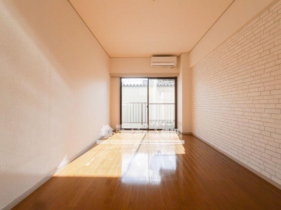 居室・リビング　※203号の室内写真を引用しており、内装が異なる場合がござい