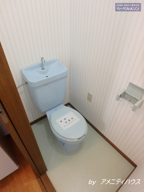トイレ　●シンプルなトイレスペース。
