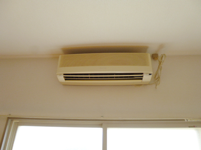 その他設備　リビングにエアコンとストーブ設置済み！