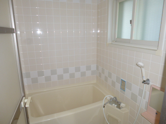 バス・シャワールーム　バストイレ別なので、ゆっくりくつろげますね。