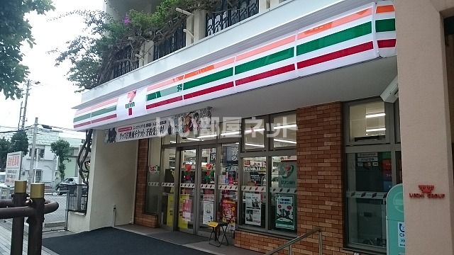 【ル・サンク那覇西街のコンビニ】