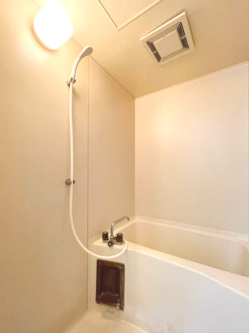 バス・シャワールーム　ゆったり過ごせるお風呂です