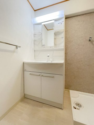 洗面設備　独立洗面化粧台付き