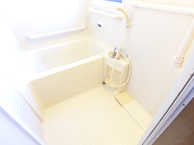 バス・シャワールーム　追い焚き付きです。