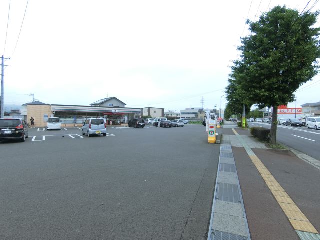 コンビニ　セブンイレブン（コンビニ）まで210m