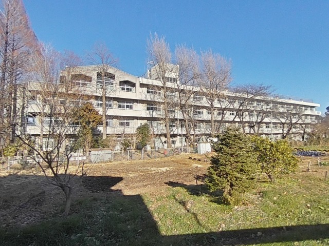 小学校　さいたま市立中尾小学校（小学校）まで108m