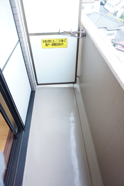 バルコニー　バルコニー付きなんで洗濯物が外に干せます