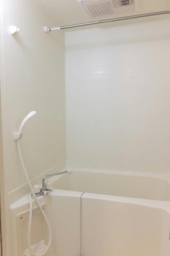 バス・シャワールーム　浴室換気乾燥機能付きの浴室です。