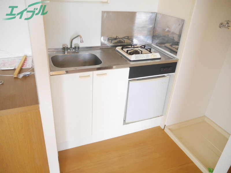 キッチン　別部屋同型反転タイプです。