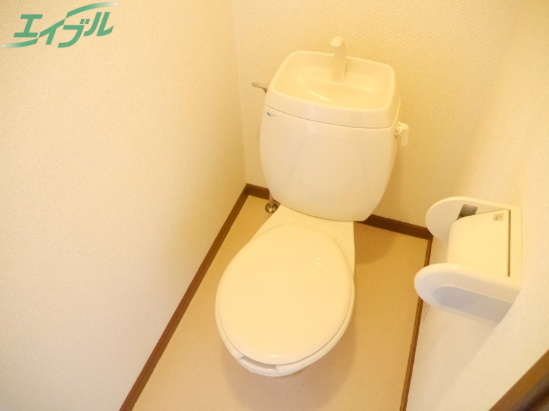 トイレ　別部屋同型反転タイプです。