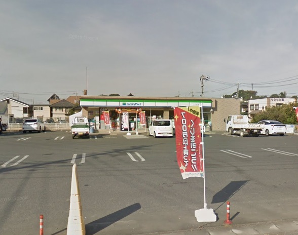 コンビニ　ファミリーマート（コンビニ）まで754m