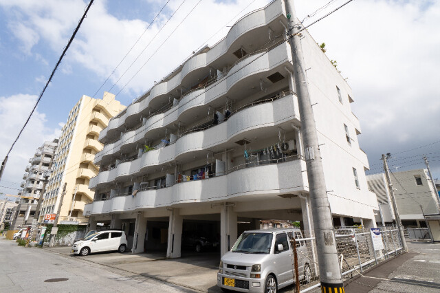 仲村マンションの建物外観