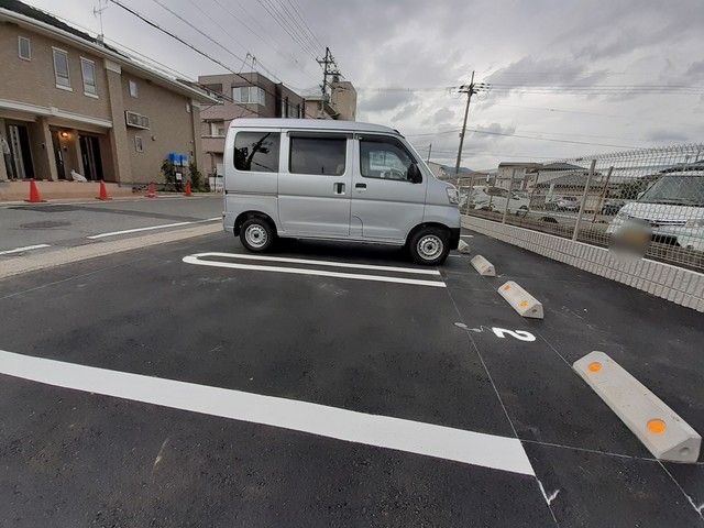 【京都市西京区嵐山谷ケ辻子町のアパートの駐車場】